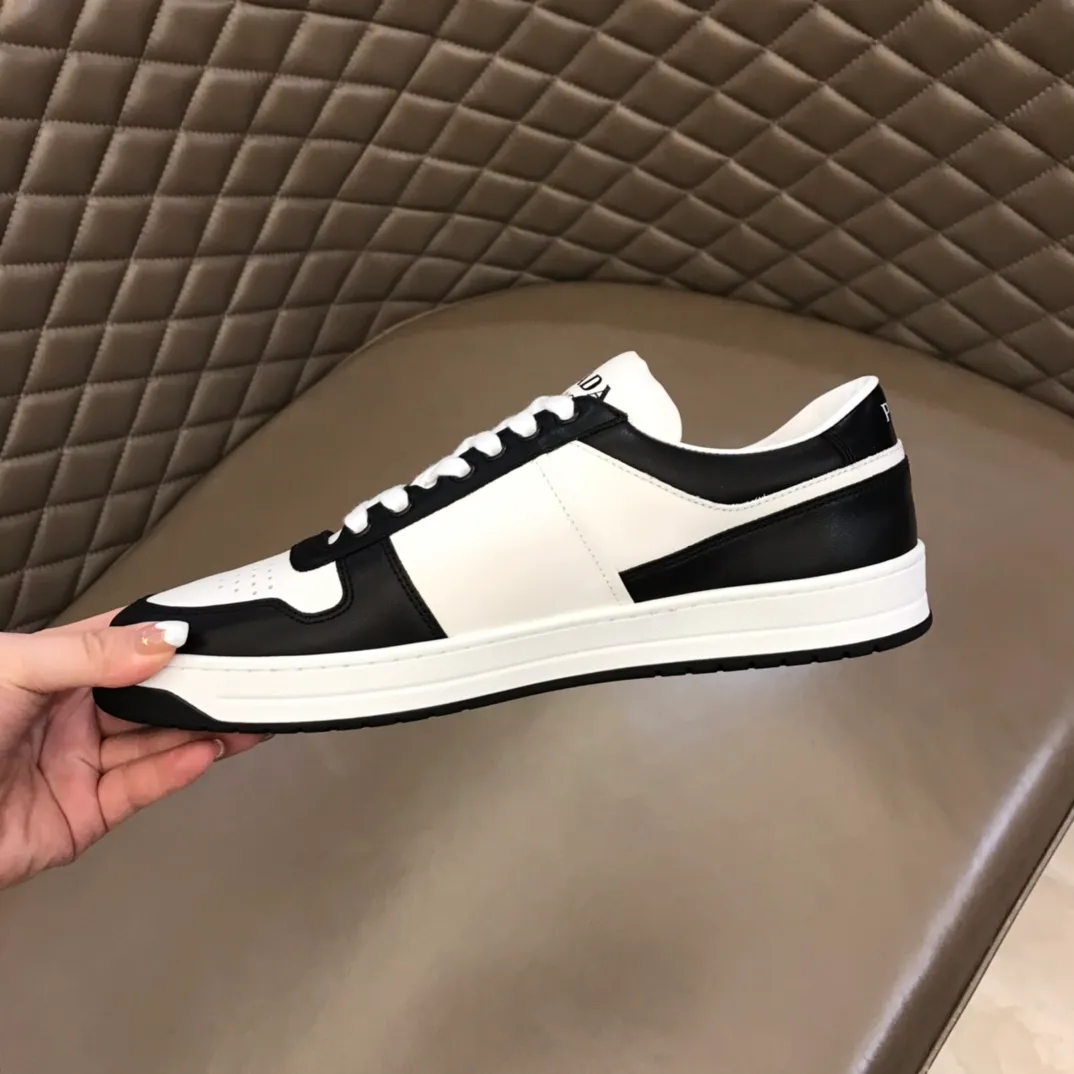 P380 Yuan 38-45 Prada Prada’s new men’s leather sports shoes, the highest version on the market, any comparison is welcome🆚! The original leather has excellent texture and is super high-end! Fetal sheep net lining imported from Italy, removable pad! Luxurious materials and fine workmanship, highly recommended!